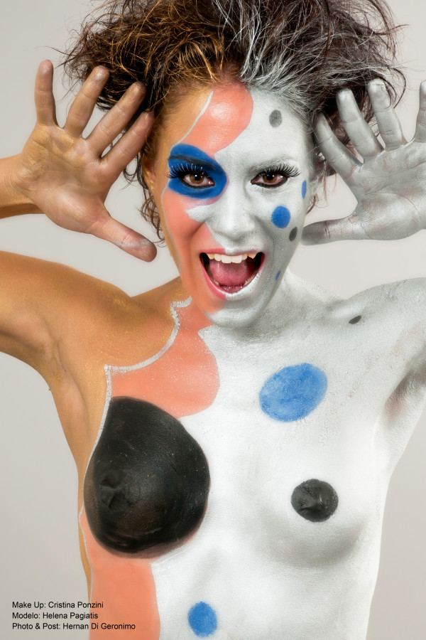 Body painting en dorado, plateado, azul y negro....