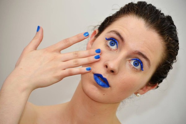 Maquillaje con azul....