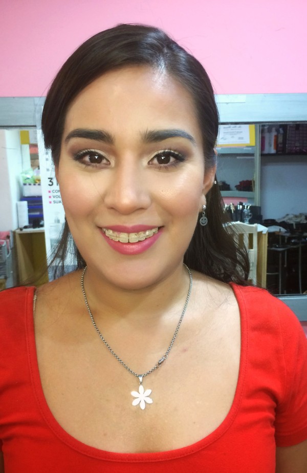 Maquillaje que se realizó mi alumna, en su clase de Automaquillaje