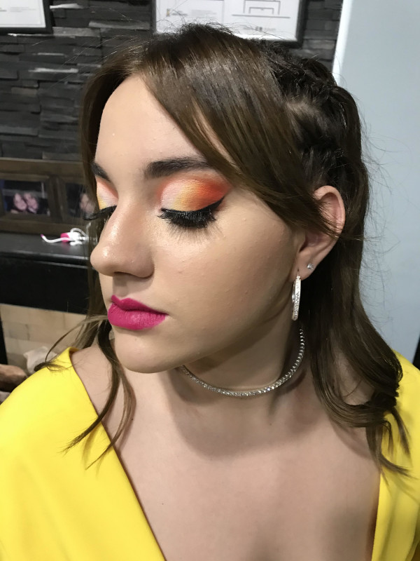 maquillaje social, semi cutcrease en tonalidades anaranjadas