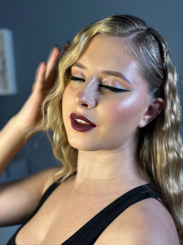 Referencia de maquillaje del archivo AMRA
