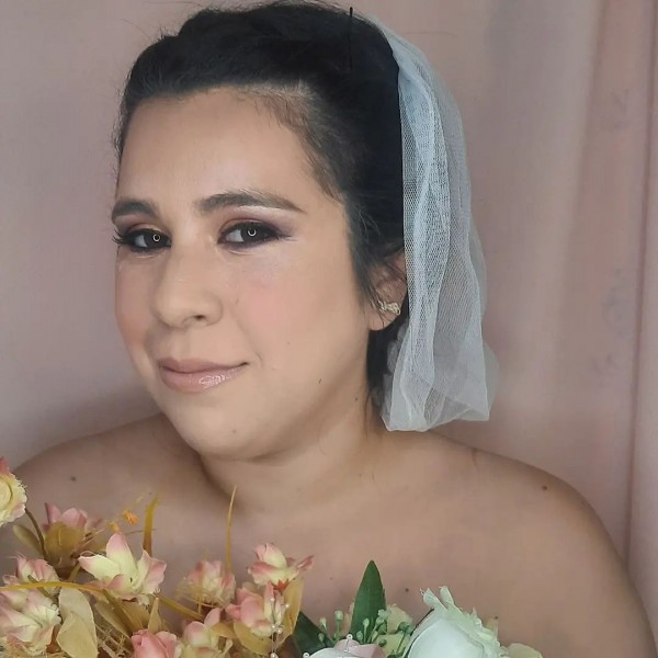 Con Candela hoy trabajo de novia, perfil conservador se trabajo con  paleta de calores cálidos, jugando con marrones y beige, manteniendo su estilo conservador y casual.