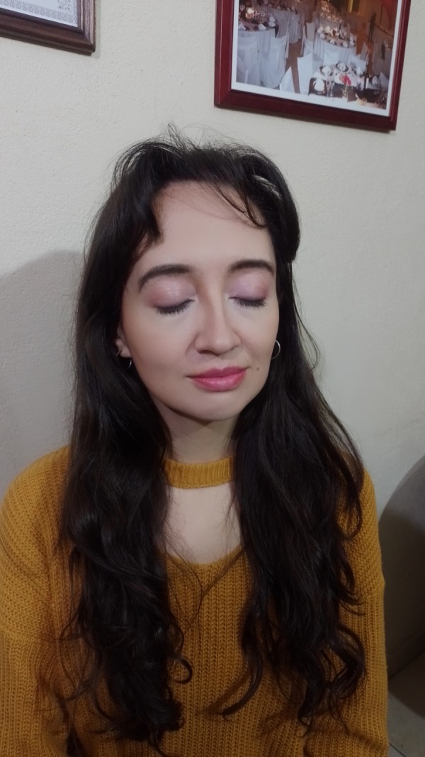Maquillaje de día en tonos rosados, monocromático
