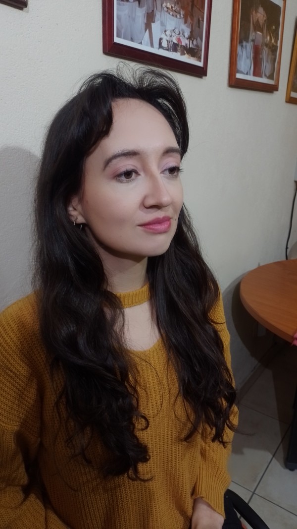 Maquillaje para día monocromático en tono rosados para piel fría