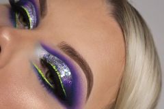 Maquillaje esfumado con glitter y  doble delineado