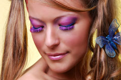 Maquillaje temático en tonos lilas ....