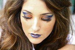 Maquillaje fantasía con colores complementarios azul y naranja